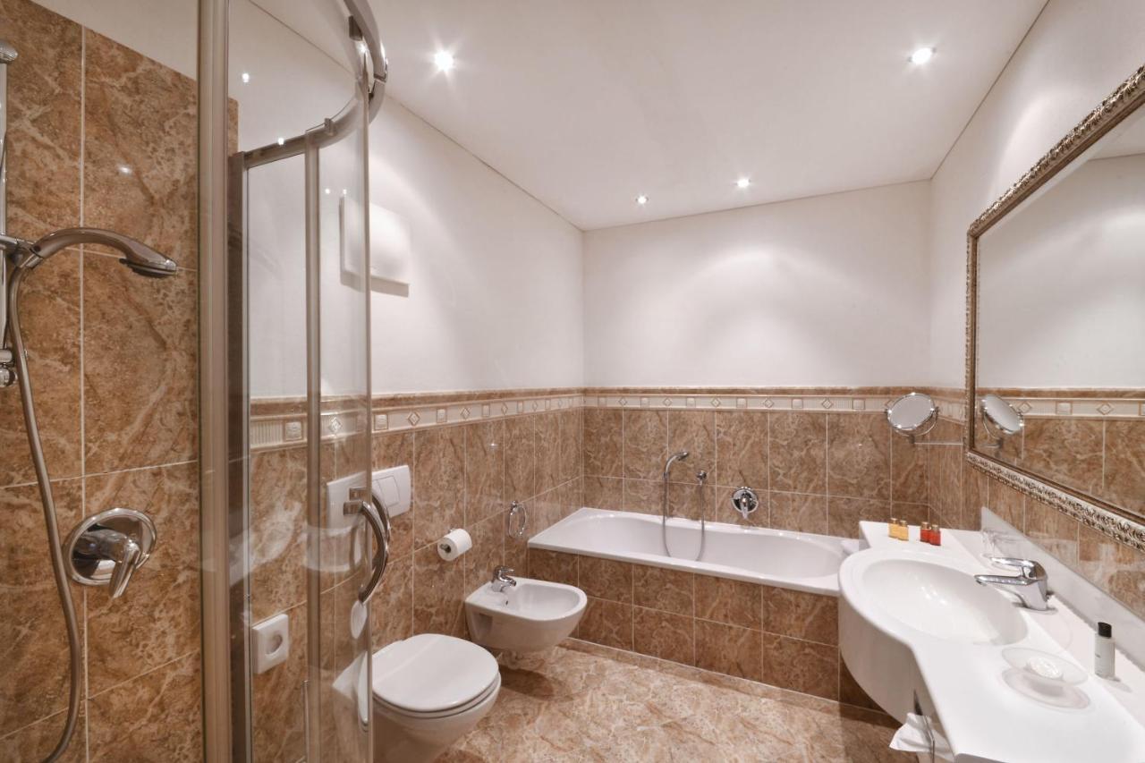 Hotel Maria Theresia Adults-Only Lagundo Esterno foto