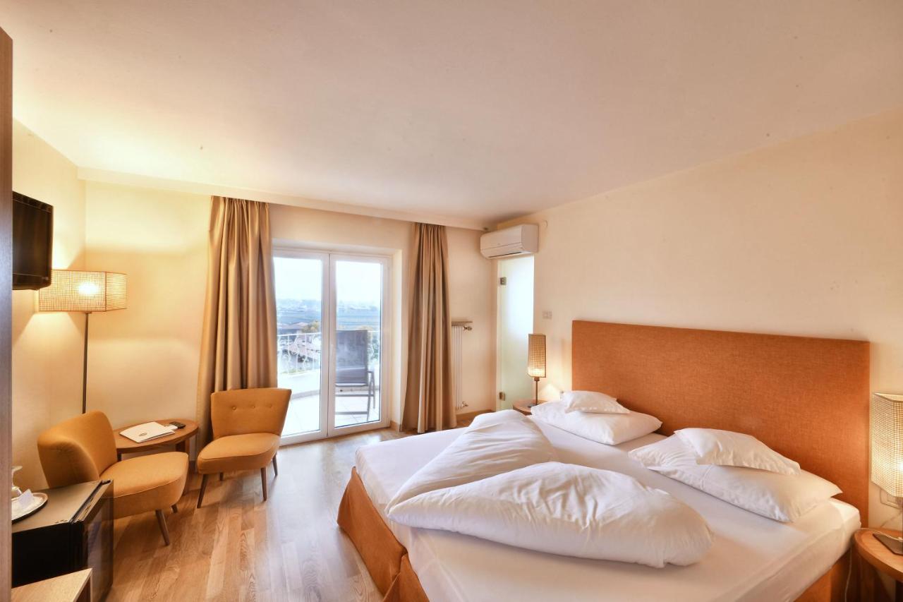 Hotel Maria Theresia Adults-Only Lagundo Esterno foto