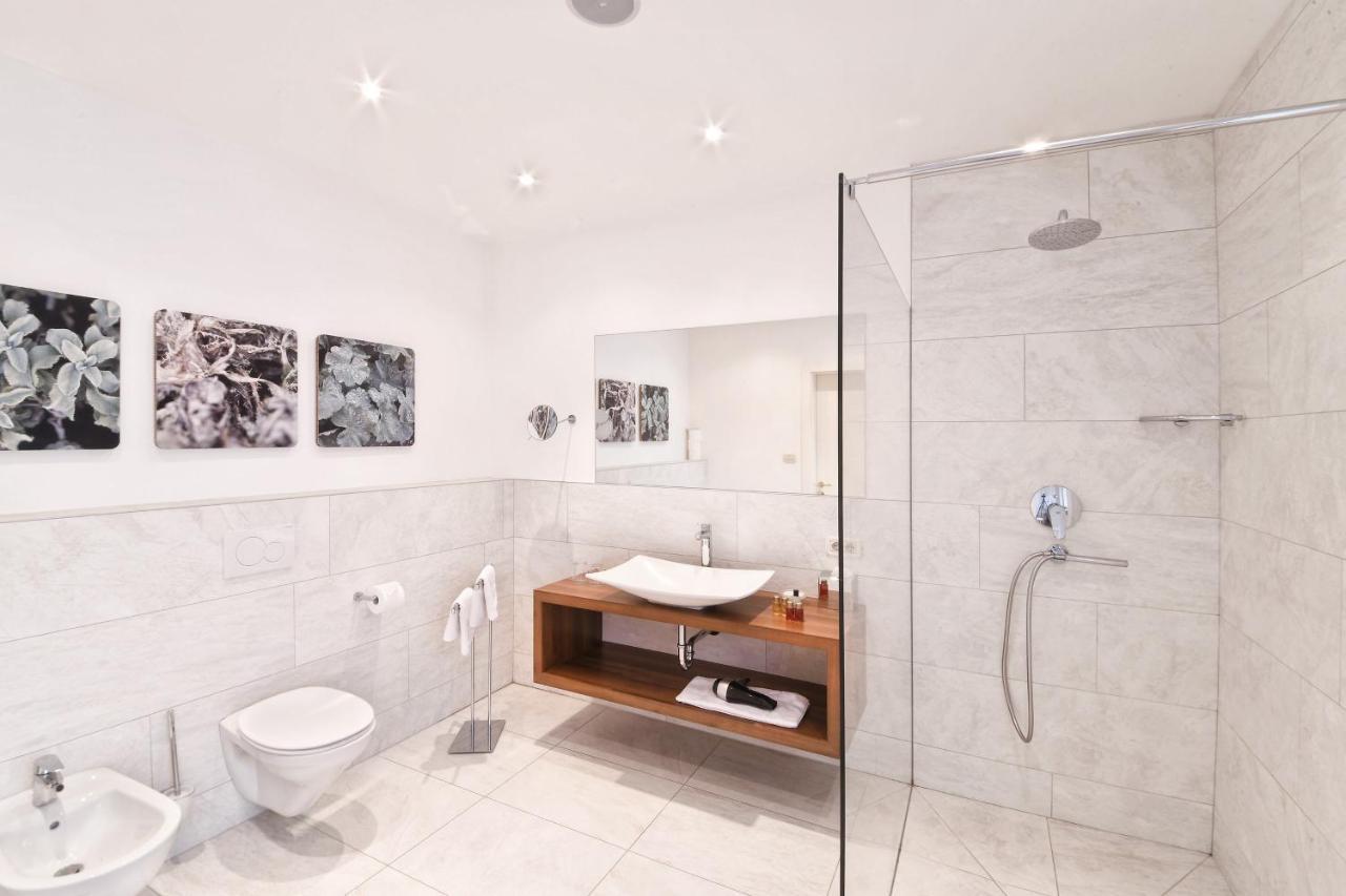 Hotel Maria Theresia Adults-Only Lagundo Esterno foto