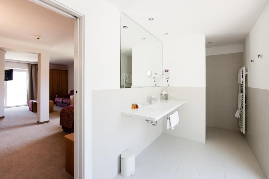 Hotel Maria Theresia Adults-Only Lagundo Esterno foto